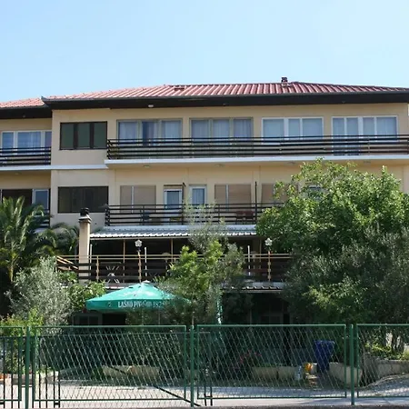 Quadruple Starigrad 6637i Guest house