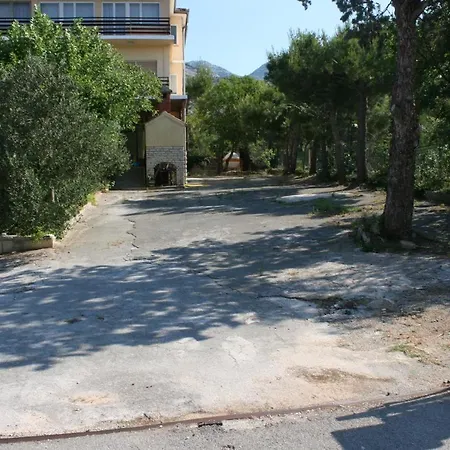 Quadruple Starigrad 6637i