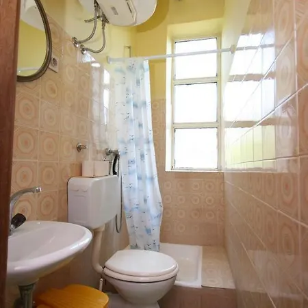 Guest house Quadruple Starigrad 6637i Starigrad Paklenica